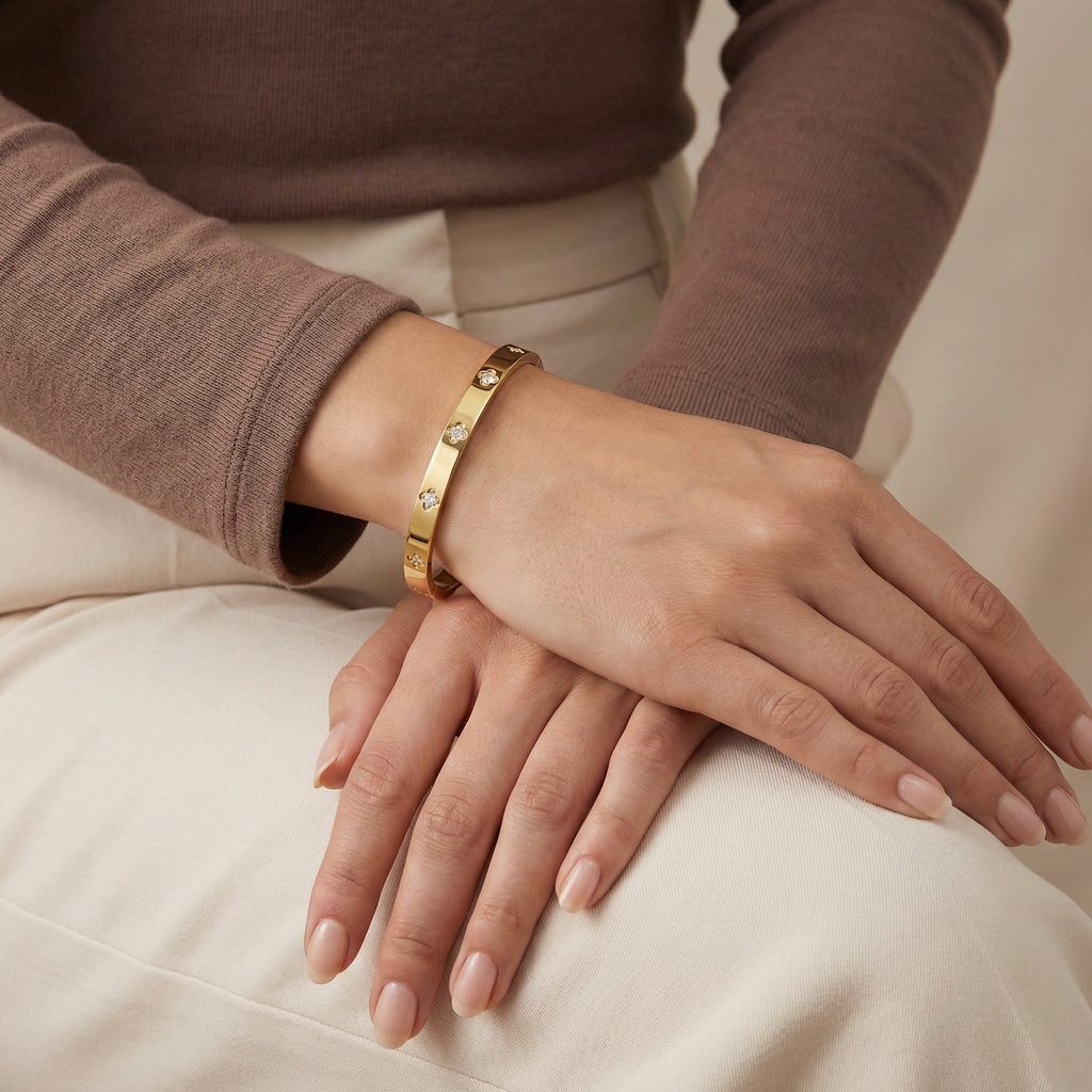 Gold clover bracelet