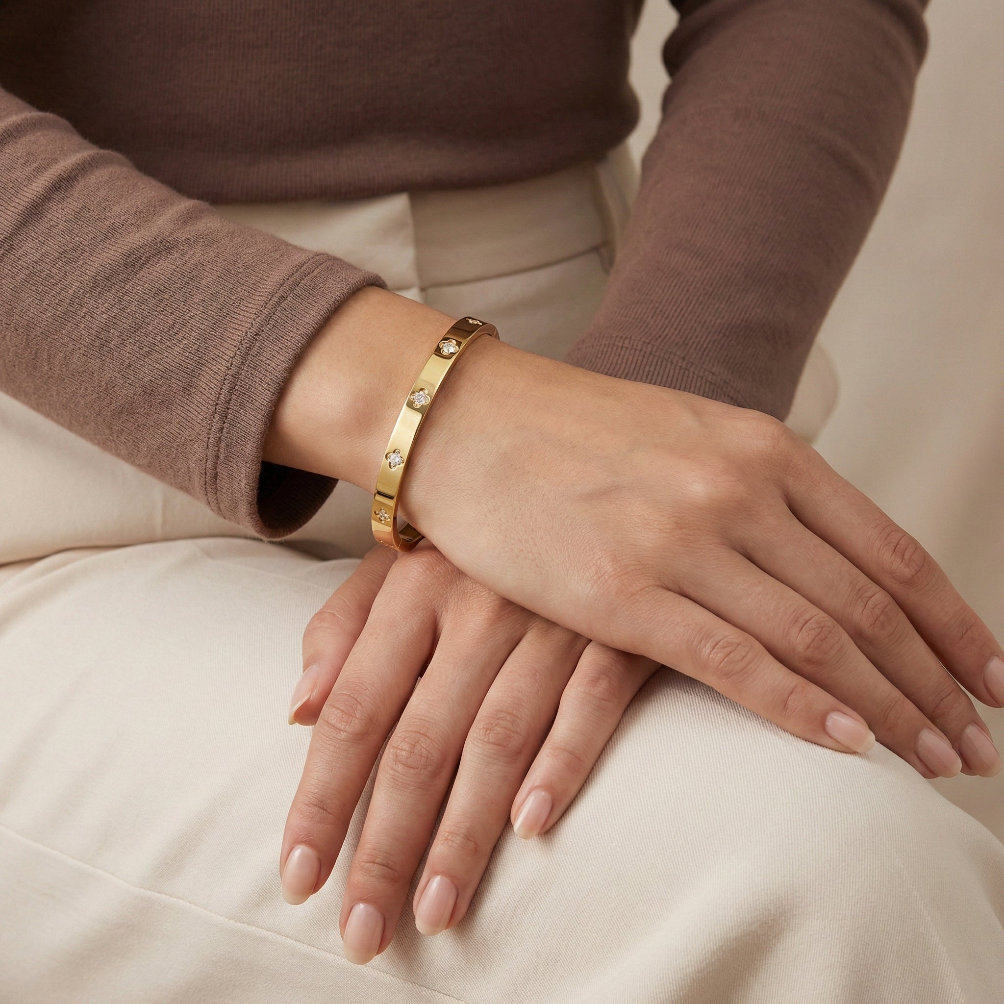 Gold clover bracelet