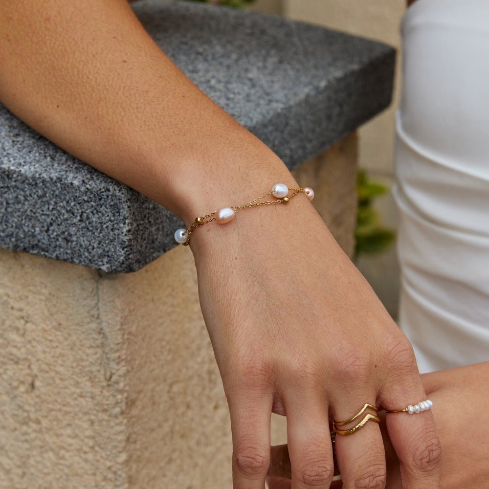 Armband van zoetwaterparels met meerdere lagen