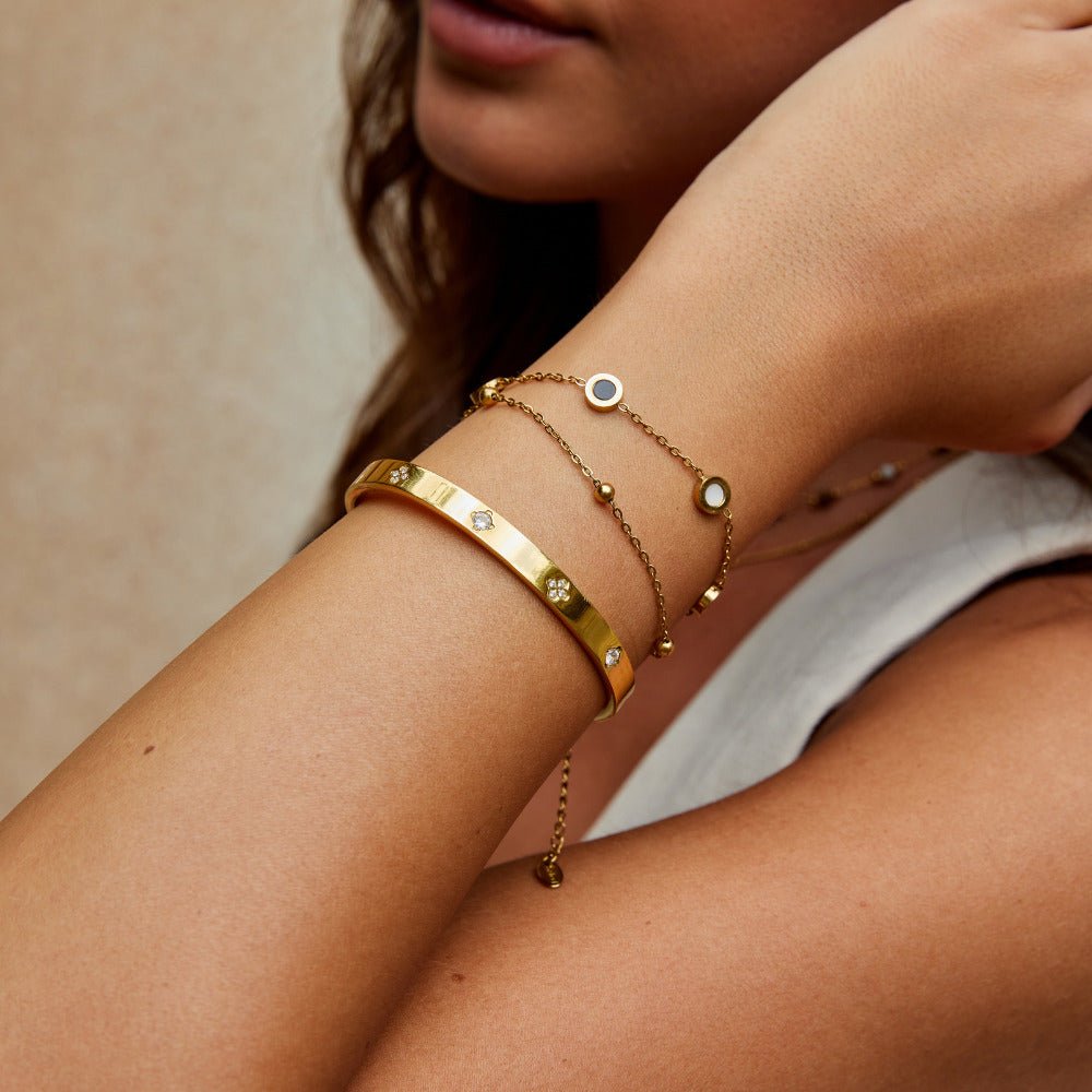 Gold clover bracelet